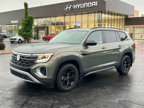 Used 2024 Volkswagen Atlas Peak Edition SE AWD/4WD image 1