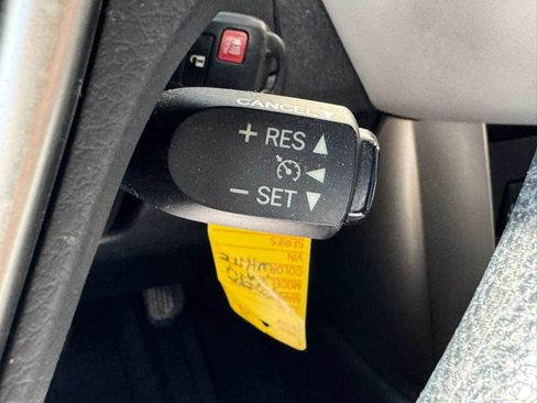 Used 2015 Toyota RAV4 XLE FWD image 32