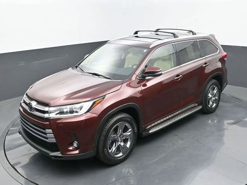 Used 2019 Toyota Highlander Limited Platinum FWD image 31