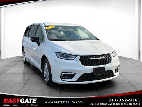 Used 2024 Chrysler Pacifica Touring-L FWD image 1