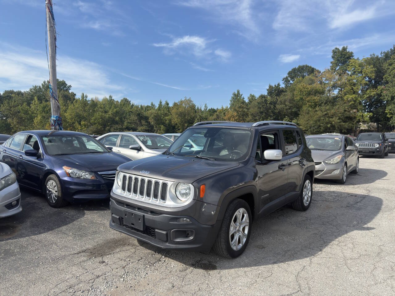 Used 2017 Jeep Renegade Limited FWD image 2
