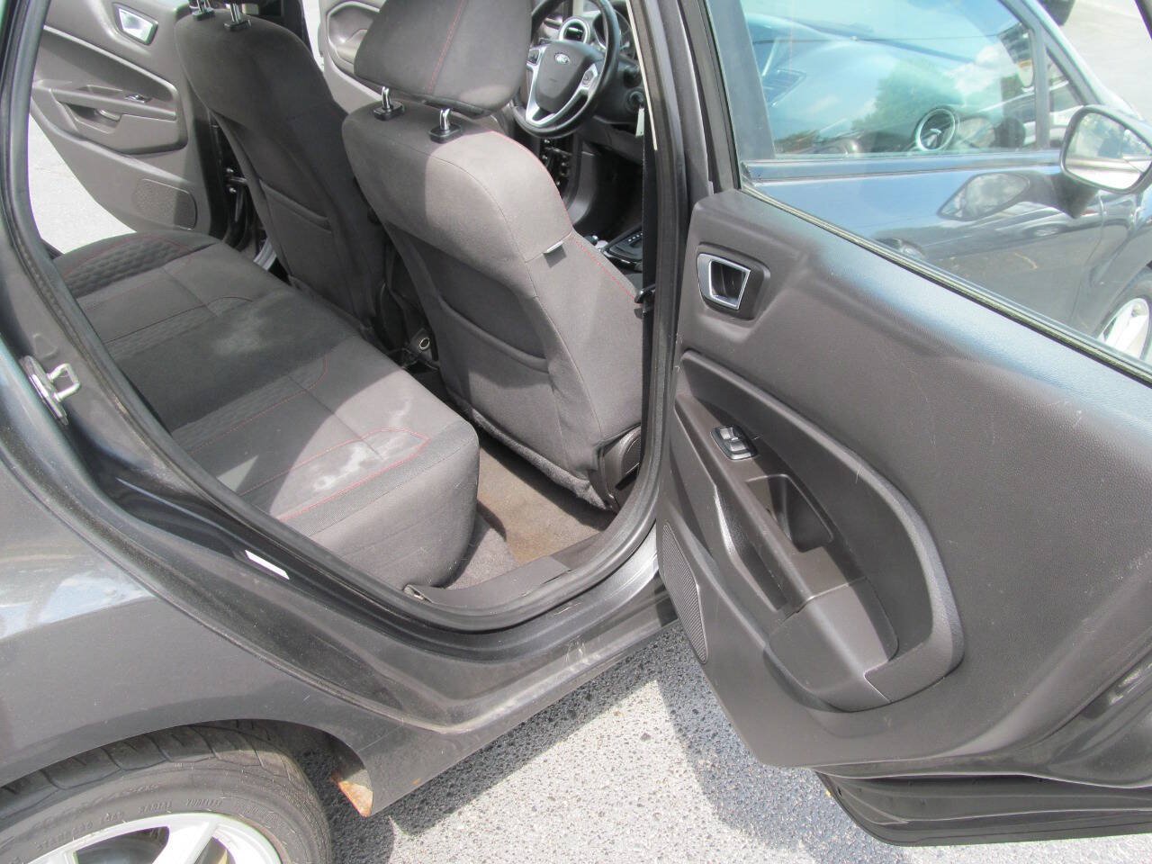 Used 2015 Ford Fiesta SE w/ Equipment Group 201A FWD image 17
