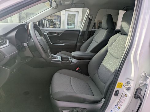 Used 2021 Toyota RAV4 XLE w/ Carpet Mat Package (TMS) image 23