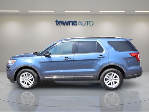 Used 2018 Ford Explorer XLT w/ Equipment Group 202A AWD/4WD image 4