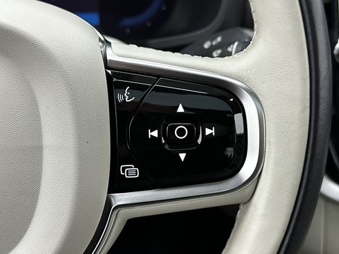 Used 2023 Volvo S60 T8 Plus image 24