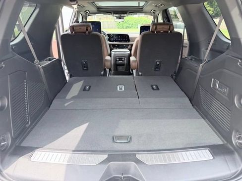 Used 2025 Chevrolet Tahoe High Country AWD/4WD image 20