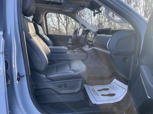 Used 2025 Ford Expedition Active image 48