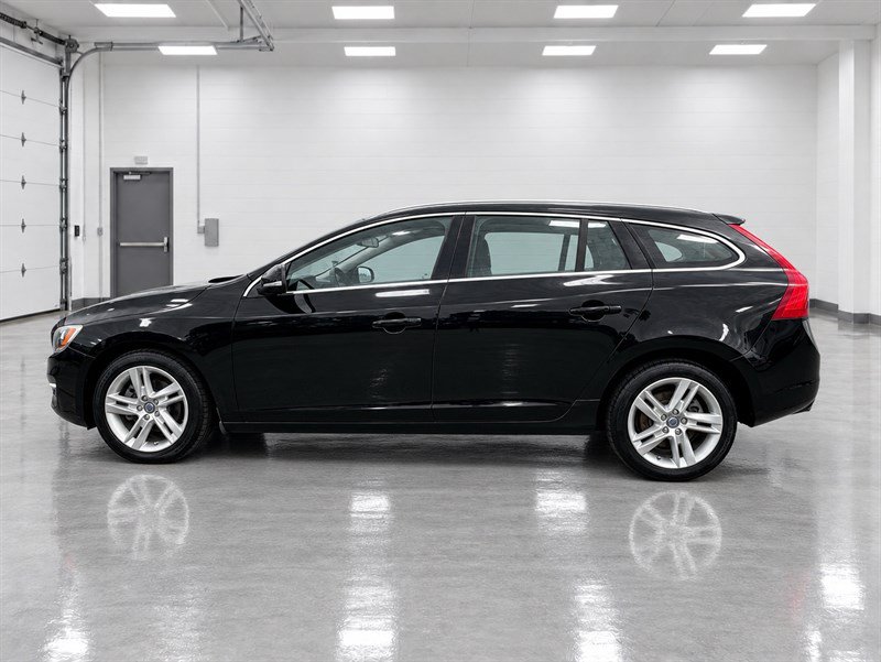 Used 2015 Volvo V60 T5 Premier FWD image 2