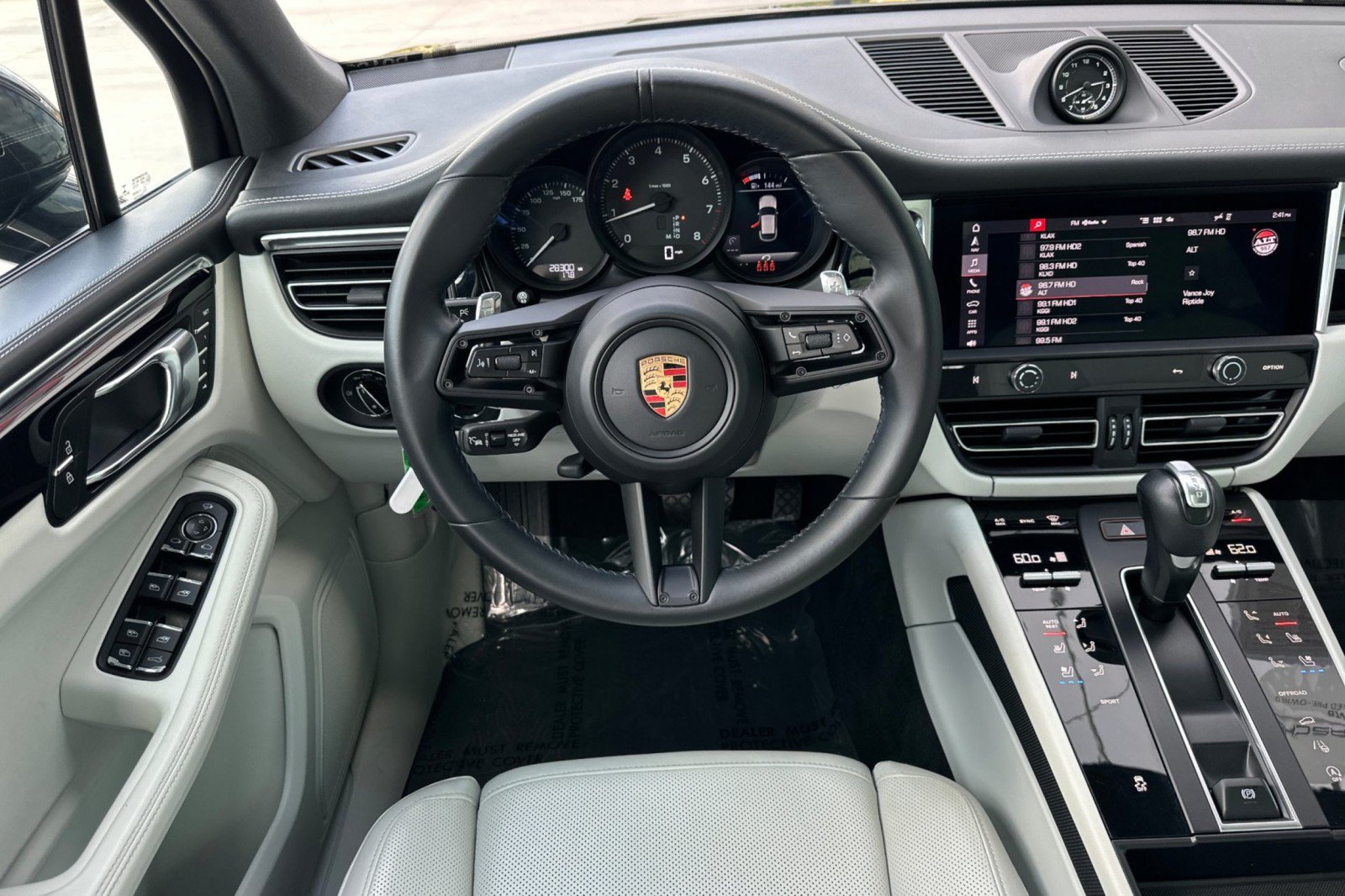 Certified 2023 Porsche Macan AWD/4WD image 14