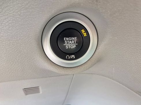 Used 2022 Chrysler Voyager LX FWD image 25