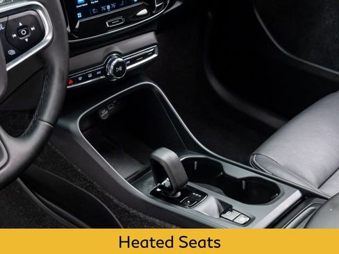 Used 2025 Volvo XC40 B5 Core image 12