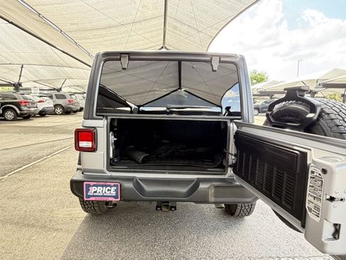 Used 2018 Jeep Wrangler Unlimited Sport S AWD/4WD image 14