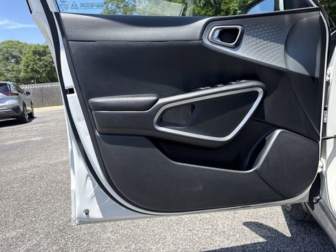 Used 2022 Kia Soul LX w/ Technology Package FWD image 12