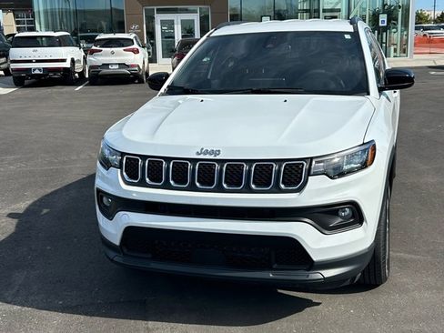 Used 2024 Jeep Compass Latitude image 1