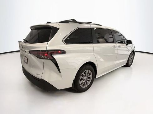 Certified 2026 Toyota Sienna XLE AWD/4WD image 6