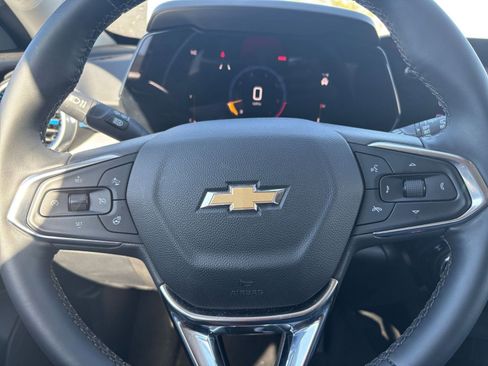 Used 2025 Chevrolet Trax LT w/ LT Convenience Package image 27