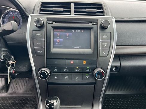 Used 2017 Toyota Camry LE image 21
