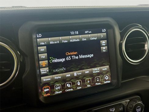 Used 2022 Jeep Wrangler Unlimited Sahara image 9