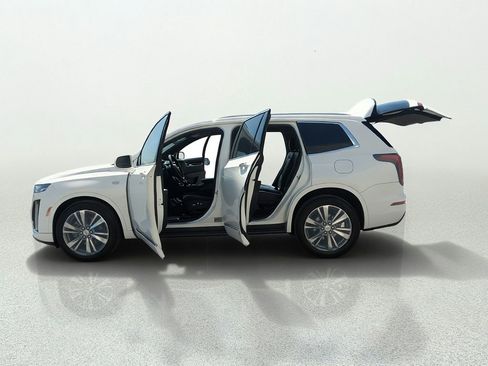 Used 2020 Cadillac XT6 Premium Luxury FWD image 12