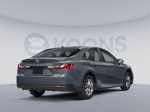 Used 2025 Toyota Camry LE w/ Convenience Package FWD image 2