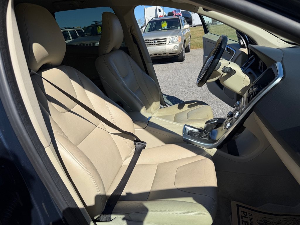 Used 2015 Volvo XC60 T5 AWD/4WD image 16