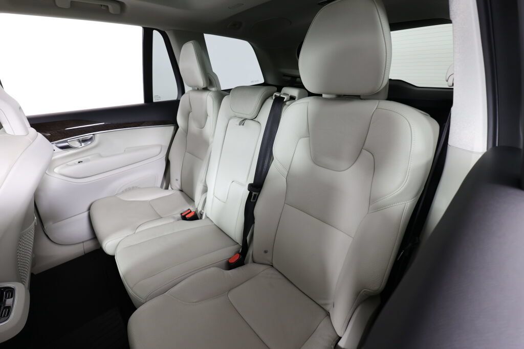 Used 2016 Volvo XC90 T6 Momentum w/ Momentum Plus Package AWD/4WD image 15