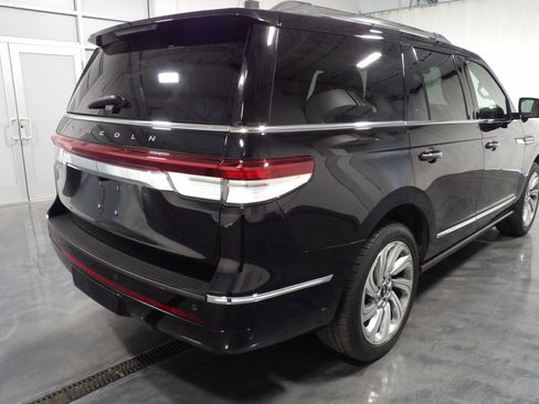 Used 2022 Lincoln Navigator Reserve image 5