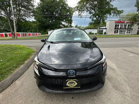 Used 2020 Toyota Corolla LE FWD image 2