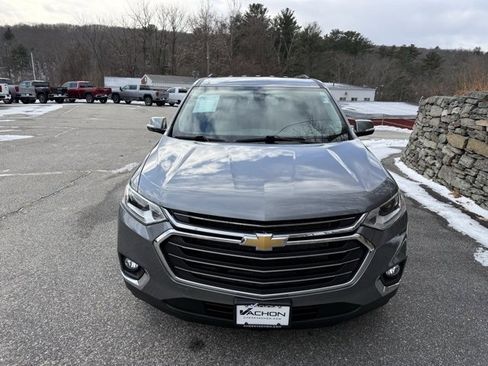 Used 2020 Chevrolet Traverse LT w/ Driver Confidence II Package image 4