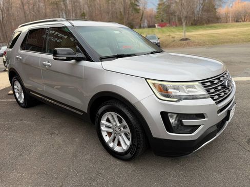 Used 2016 Ford Explorer XLT w/ Equipment Group 202A image 8