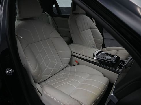 Certified 2023 BMW 760i xDrive image 27