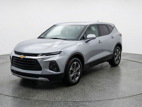 Used 2025 Chevrolet Blazer LT FWD image 3