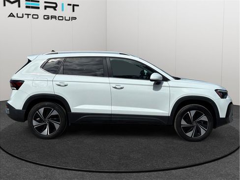 Used 2025 Volkswagen Taos SE AWD/4WD image 10