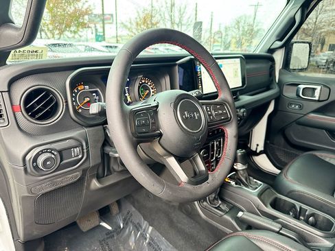 Used 2024 Jeep Wrangler Unlimited Rubicon image 20