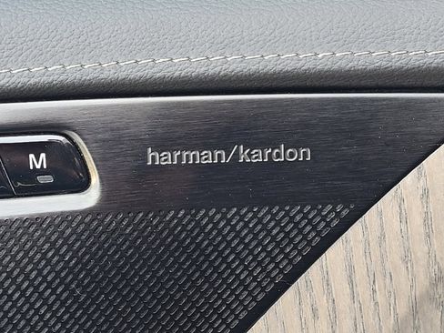 Certified 2023 Volvo XC90 B6 Ultimate w/ Lounge Package image 11