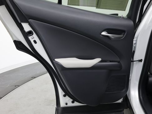 Used 2022 Lexus UX 200 w/ Accessory Package (Z1) FWD image 32