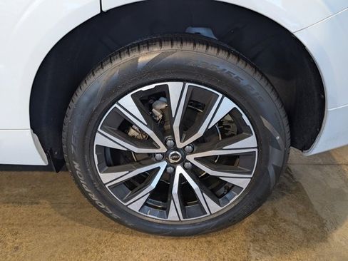 Used 2023 Volvo XC60 B5 Plus w/ Climate Package image 7