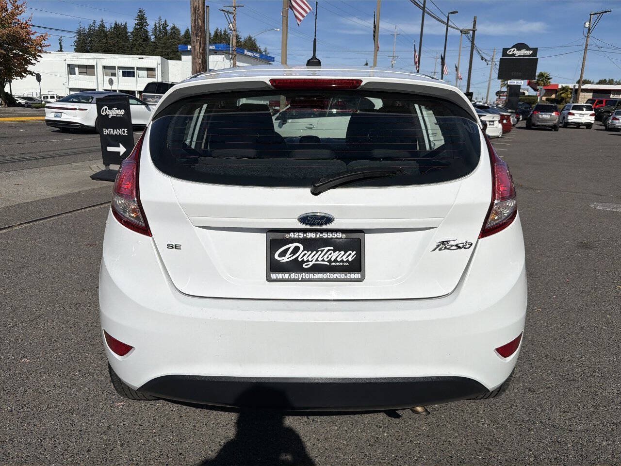 Used 2015 Ford Fiesta SE FWD image 4