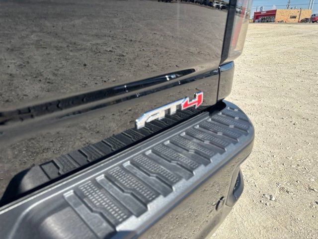 Used 2025 GMC Sierra 2500 AT4 w/ AT4 Premium Plus Package AWD/4WD image 18