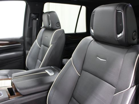 Certified 2024 Cadillac Escalade Premium Luxury w/ Performance Package AWD/4WD image 4