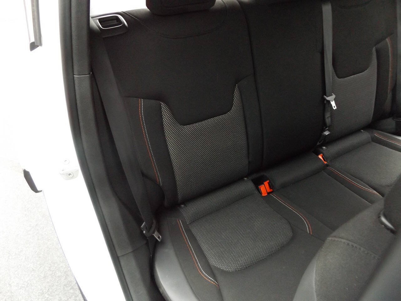 Used 2016 Jeep Renegade 75th Anniversary FWD image 26