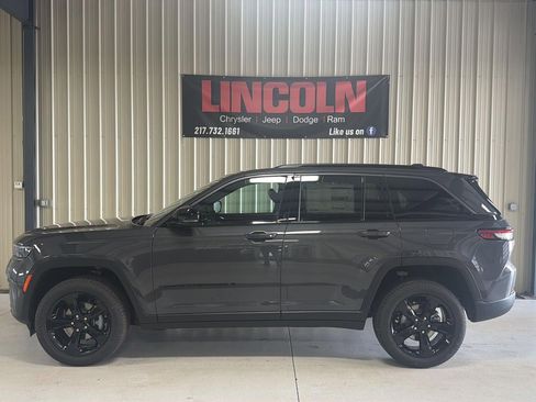 New 2026 Jeep Grand Cherokee Limited w/ Limited Altitude Package AWD/4WD image 2