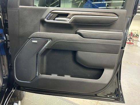Used 2024 Chevrolet Silverado 2500 LTZ w/ LTZ Convenience Package AWD/4WD image 15