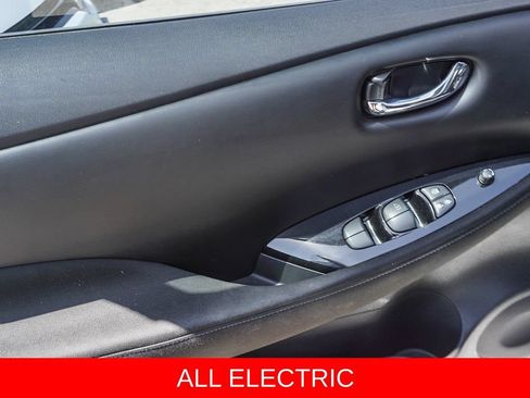 Used 2022 Nissan Leaf SV FWD image 18