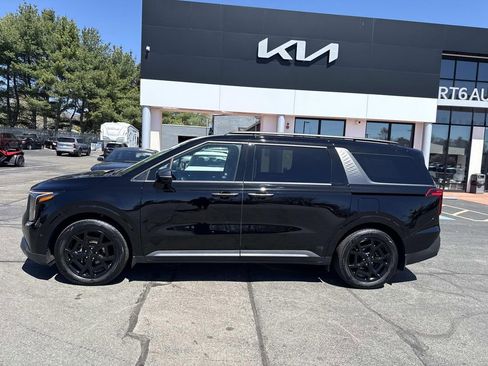Used 2025 Kia Carnival SX Prestige FWD image 2