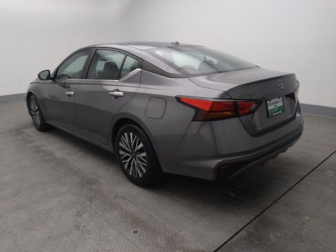 Used 2023 Nissan Altima 2.5 SV image 3