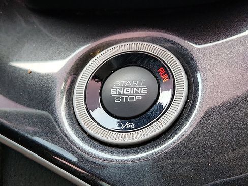 Used 2023 Jeep Grand Cherokee L Laredo AWD/4WD image 9