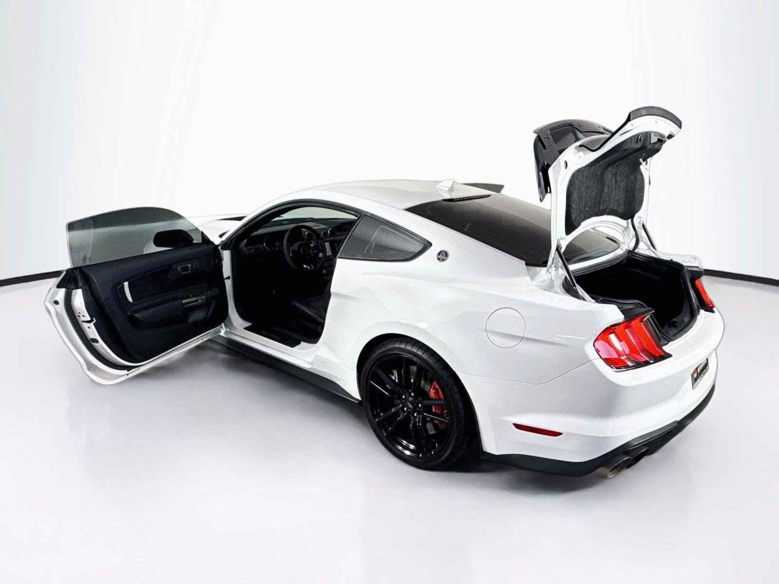 Used 2021 Ford Mustang Shelby GT500 w/ Technology Package RWD image 39