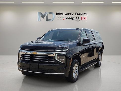 Used 2025 Chevrolet Suburban LT RWD image 2