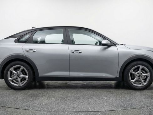 Used 2025 Kia K4 LXS image 11